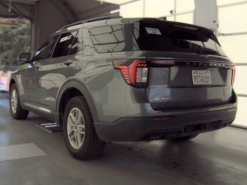 Used 2025 Ford Explorer Active AWD/4WD image 7