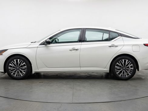 Used 2025 Nissan Altima 2.5 SV image 5