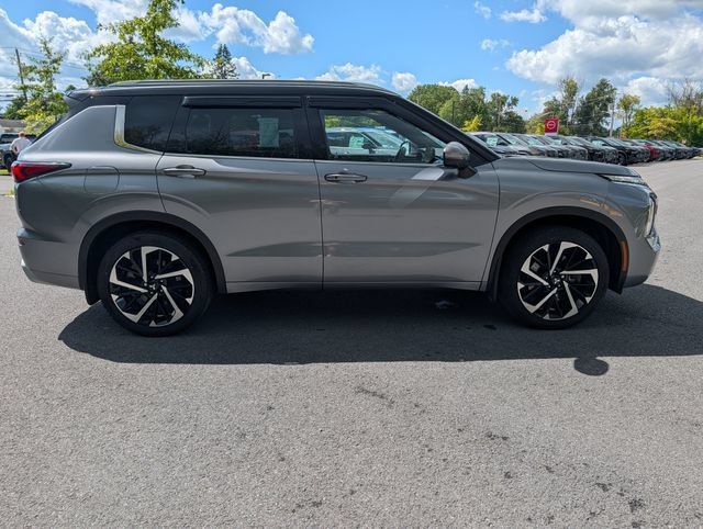 Used 2023 Mitsubishi Outlander SEL AWD/4WD image 2