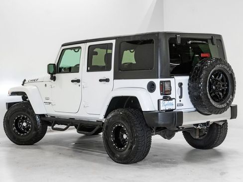 Used 2018 Jeep Wrangler Unlimited Sahara w/ Connectivity Group AWD/4WD image 25