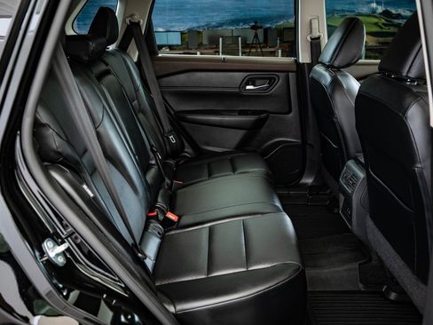 Used 2022 Nissan Rogue SV w/ SV Premium Package image 36