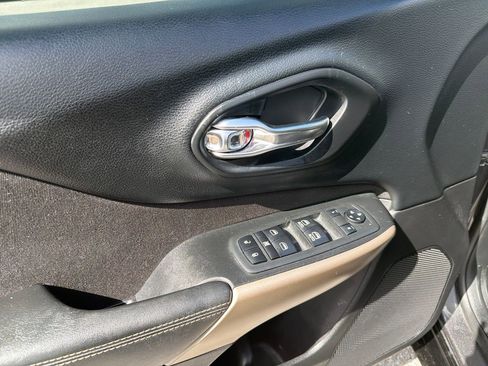 Used 2018 Jeep Cherokee Latitude image 14