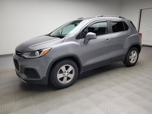 Used 2020 Chevrolet Trax LT FWD image 2