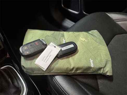 Used 2021 Jeep Compass Latitude image 29