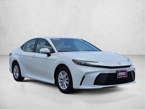 Used 2026 Toyota Camry LE w/ Convenience Package FWD image 3