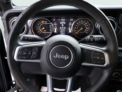 Used 2021 Jeep Wrangler Unlimited Sahara image 32