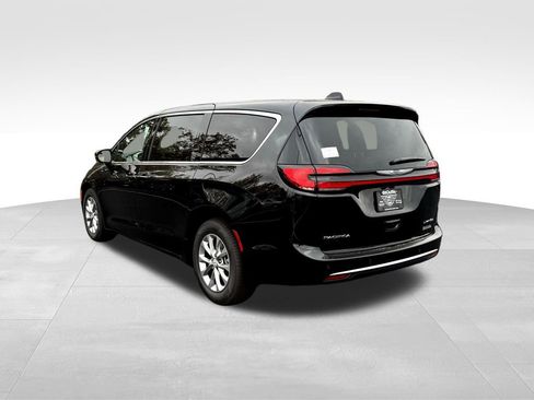 New 2026 Chrysler Pacifica Limited image 5