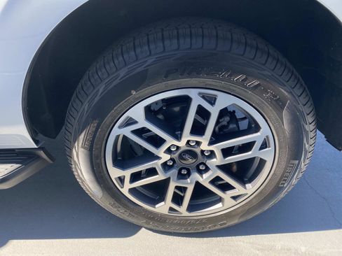 Used 2025 Ford Expedition Active image 11