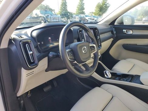 Used 2026 Volvo XC40 B5 Plus AWD/4WD image 19