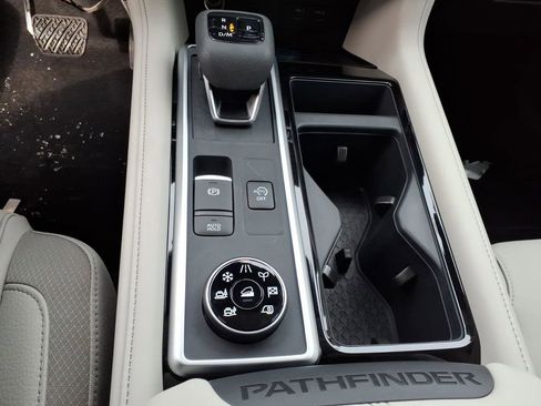 New 2026 Nissan Pathfinder SL image 14