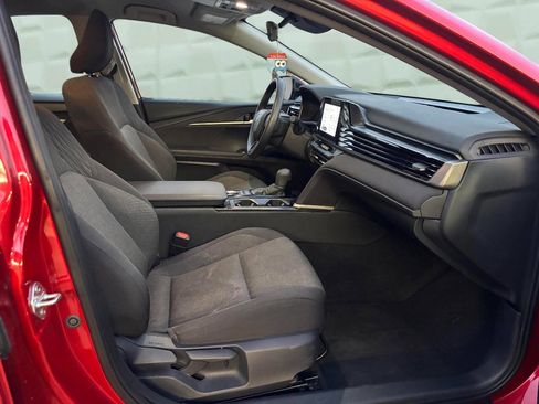 Used 2025 Toyota Camry LE image 12