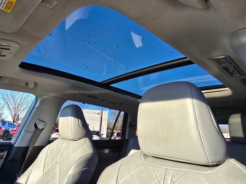Used 2021 Toyota Highlander Platinum AWD/4WD image 22