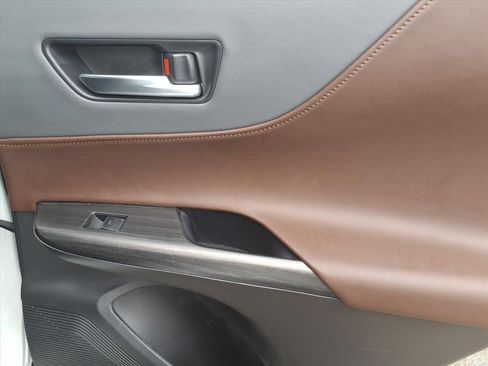 Used 2024 Toyota Venza image 12