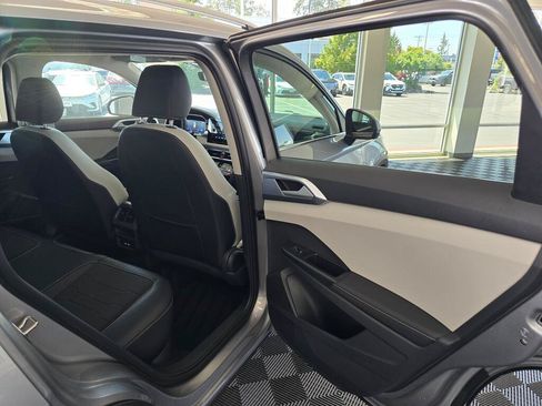 New 2026 Volkswagen Taos SE AWD/4WD image 36