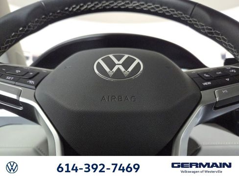 Used 2025 Volkswagen Taos SE FWD image 19