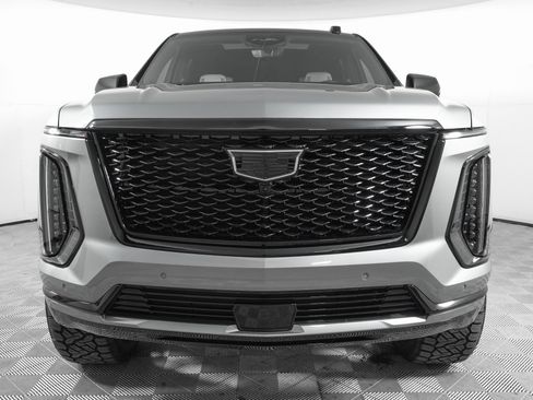 Used 2026 Cadillac Escalade Sport image 2