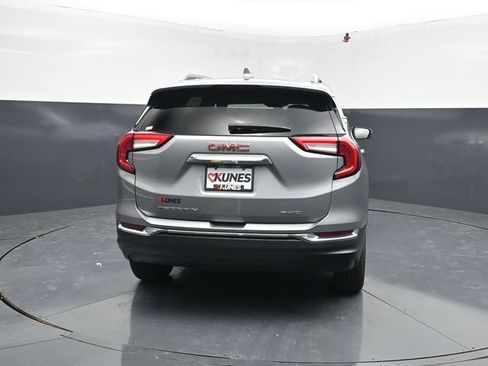 Used 2024 GMC Terrain SLT AWD/4WD image 8