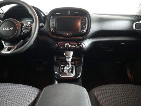 Used 2025 Kia Soul LX w/ LX Technology Package FWD image 14