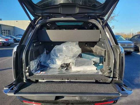 New 2025 Land Rover Range Rover SE image 18