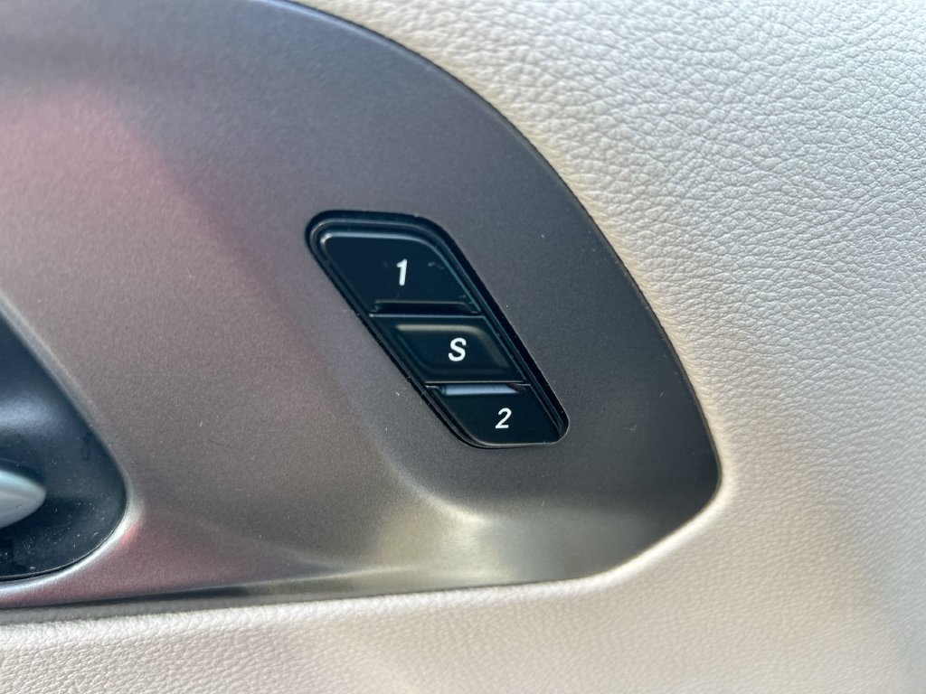 Used 2024 Chrysler Pacifica Touring-L FWD image 13