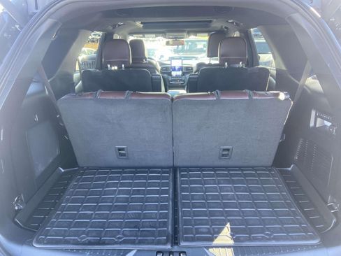 Used 2020 Ford Explorer Platinum w/ Premium Technology Package image 12