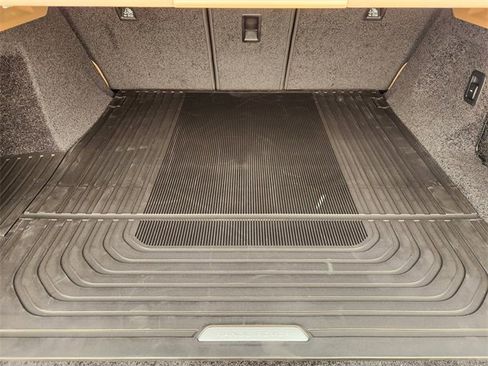 New 2026 Land Rover Range Rover SE image 22