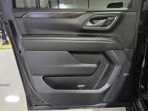 Used 2023 Chevrolet Suburban LT w/ Luxury Package image 14