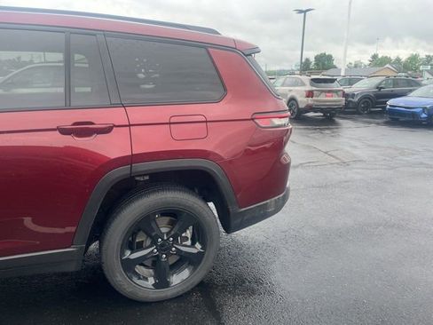 Used 2024 Jeep Grand Cherokee L Altitude AWD/4WD image 4