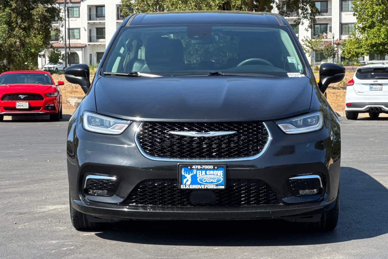 Used 2023 Chrysler Pacifica Touring-L FWD image 10