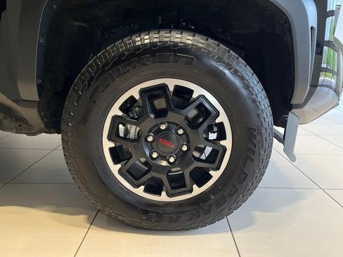 Used 2025 Toyota Tacoma TRD Off-Road w/ TRD Off Road Premium Package AWD/4WD image 13