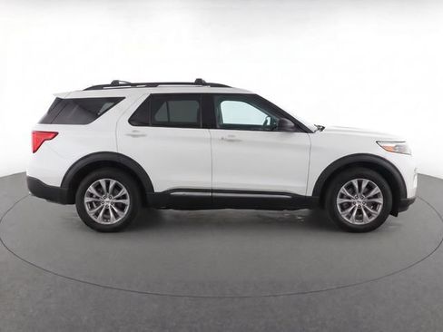 Used 2020 Ford Explorer XLT w/ Equipment Group 202A AWD/4WD image 8