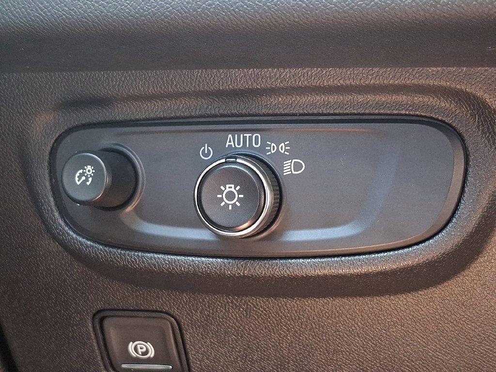 Used 2023 GMC Terrain SLE FWD image 26