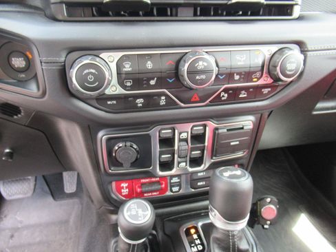 Used 2024 Jeep Wrangler Unlimited Rubicon 392 AWD/4WD image 31
