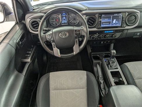 Used 2022 Toyota Tacoma TRD Off-Road image 17