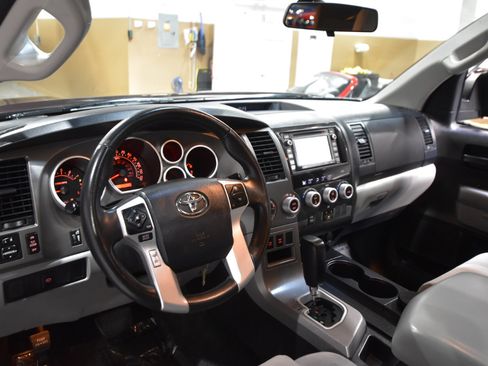 Used 2017 Toyota Sequoia SR5 image 21