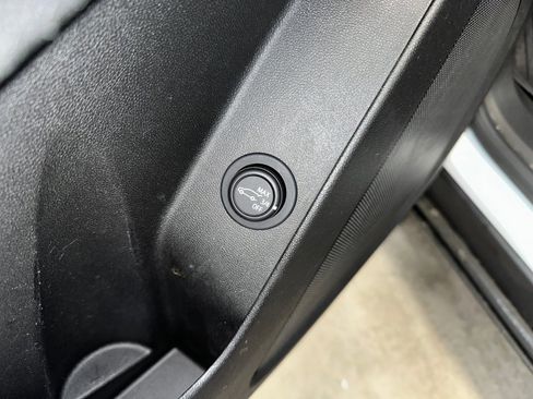 Certified 2022 Chevrolet Equinox RS w/ LPO, Floor Liner Package image 9