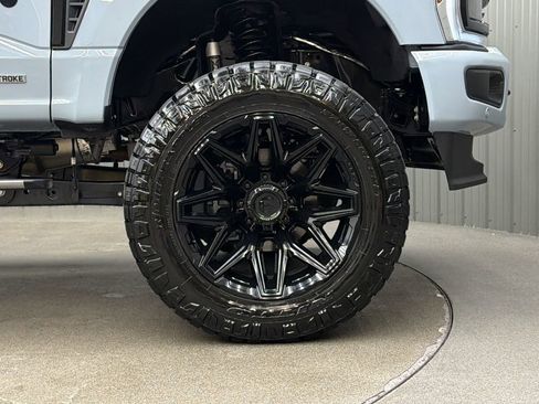 Used 2025 Ford F250 Platinum image 10