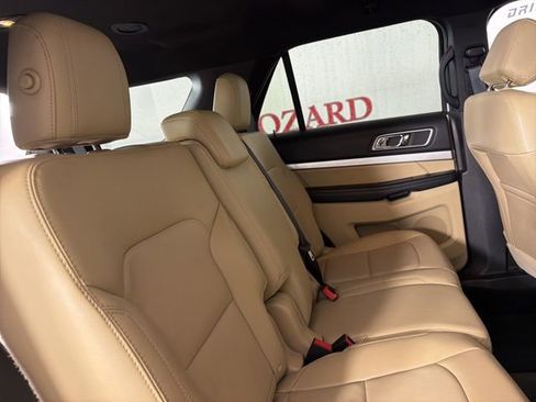 Used 2017 Ford Explorer XLT w/ Equipment Group 202A FWD image 18