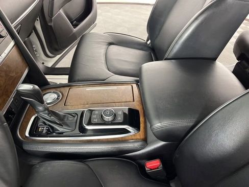 Used 2024 Nissan Armada SL w/ Captain's Chairs Package RWD image 30