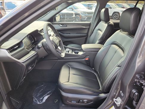 New 2025 Jeep Grand Cherokee Limited image 9