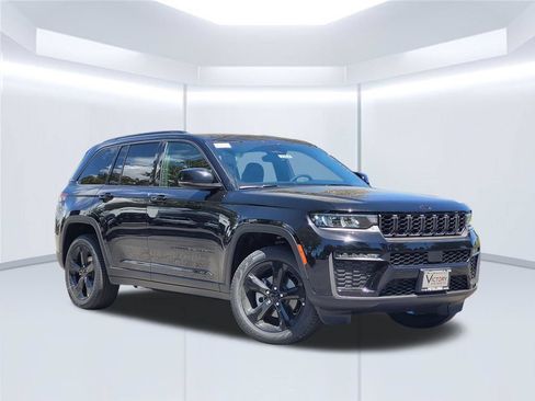 New 2026 Jeep Grand Cherokee Limited w/ Limited Altitude Package AWD/4WD image 1