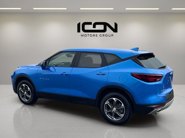 Used 2025 Chevrolet Blazer LT AWD/4WD image 2