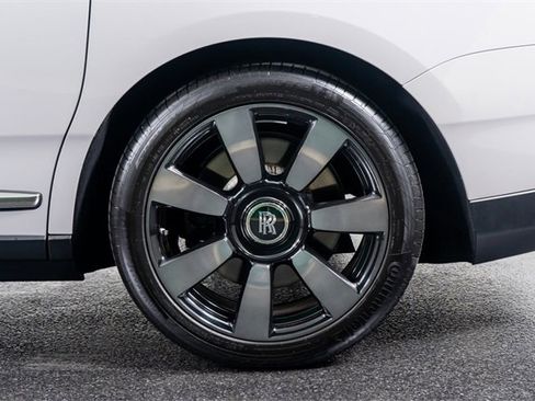 Used 2023 Rolls-Royce Cullinan image 18