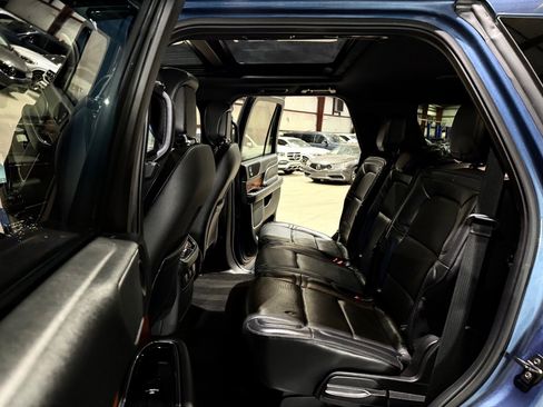 Used 2019 Lincoln Navigator Select w/ Technology Package RWD image 17