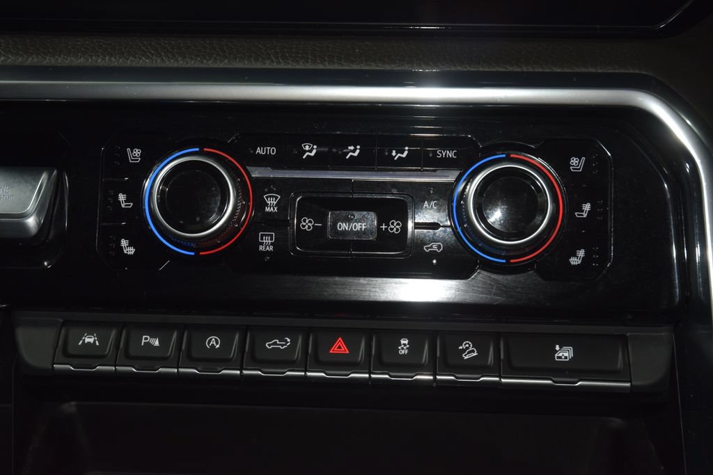 Used 2024 GMC Sierra 1500 Denali w/ Denali Reserve Package AWD/4WD image 34