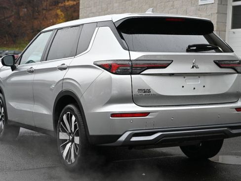 Used 2025 Mitsubishi Outlander SE image 6