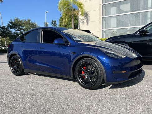 Used 2022 Tesla Model Y Performance AWD/4WD image 11