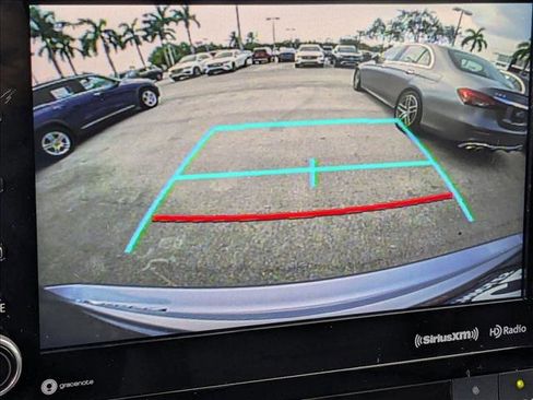 Used 2021 Toyota Highlander XLE image 12