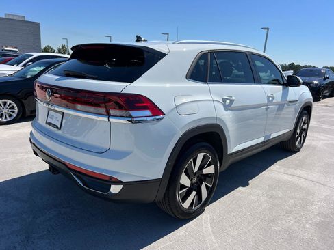 Used 2025 Volkswagen Atlas Cross Sport SE FWD image 5