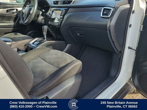 Used 2016 Nissan Rogue SV w/ SV Premium Package image 44